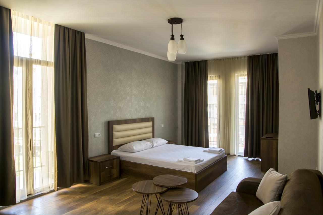 Hotel Absolut บาทูมิ ภายนอก รูปภาพ